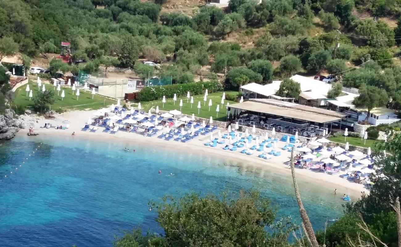 Photo de Plage de Mikri Ammos avec caillou fin blanc de surface