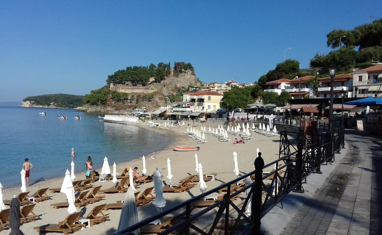Photo de Ai Giannakis beach avec sable coquillé beige de surface