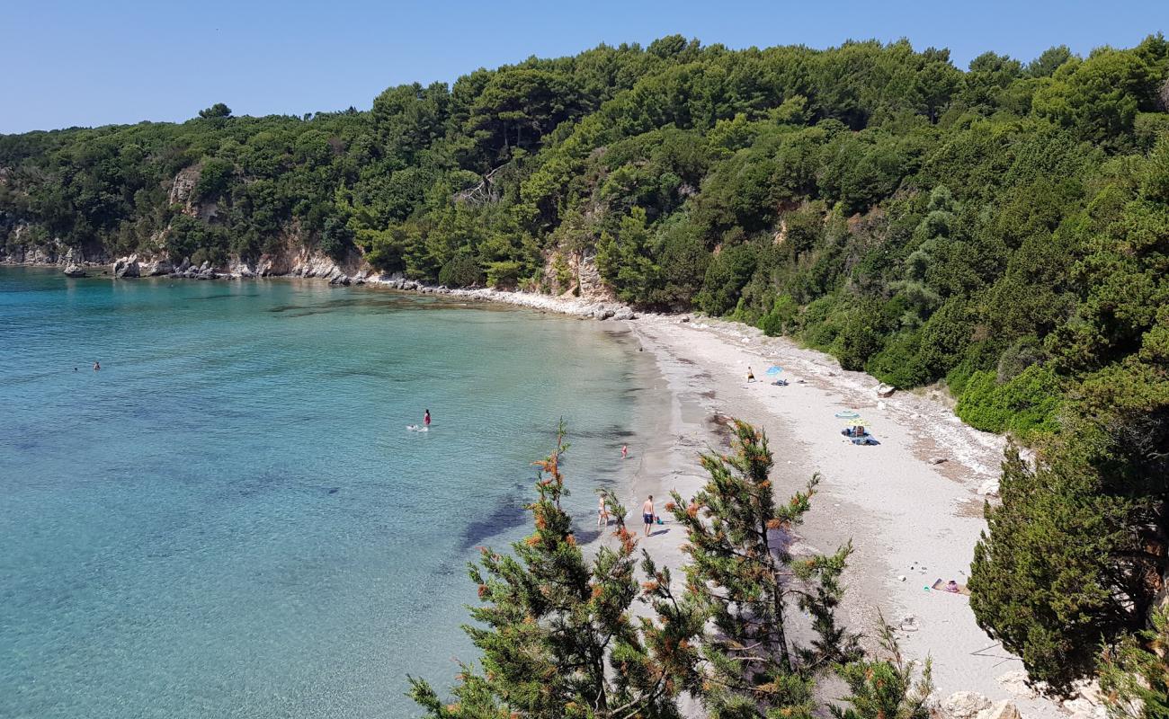 Photo de Skala beach avec sable blanc de surface