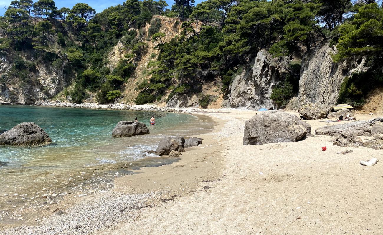 Photo de Alonaki Fanariou avec sable lumineux de surface