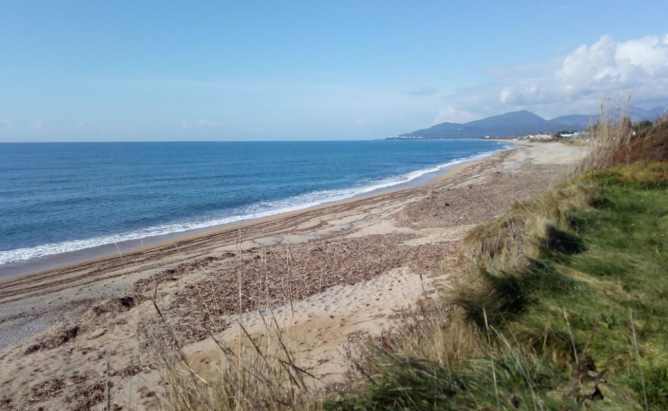 Photo de Kanali naturist beach avec sable lumineux de surface