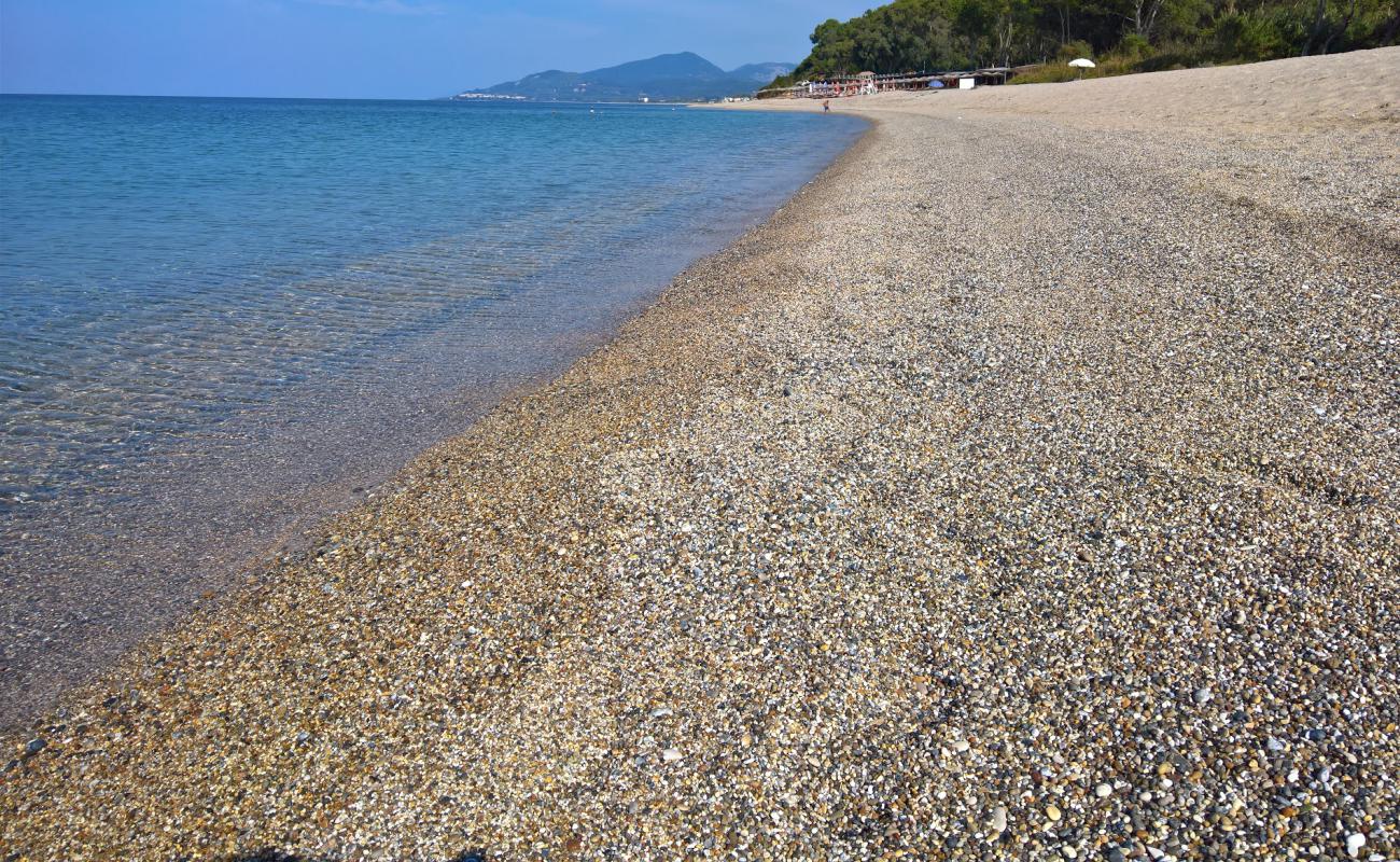 Photo de Monolithi beach avec sable beige de surface
