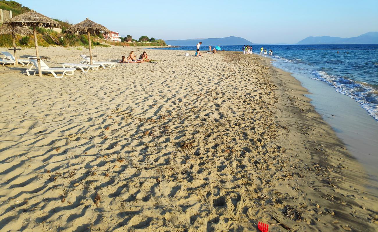 Photo de Alonaki beach avec sable lumineux de surface