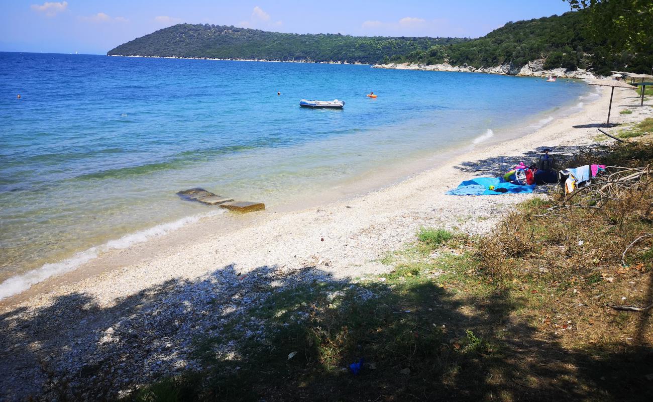 Photo de Savior beach avec caillou fin gris de surface