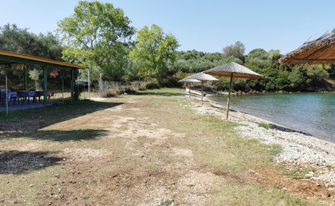 Photo de Nea Kamarina beach avec galets gris de surface