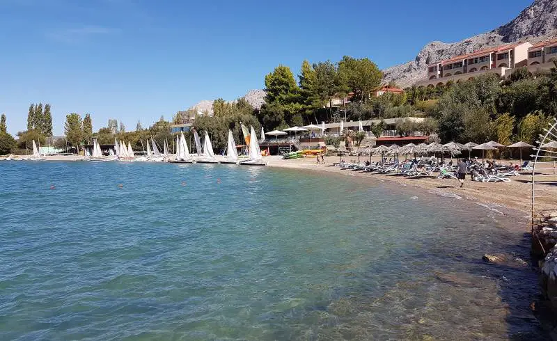 Photo de Vounaki beach avec caillou fin brun de surface