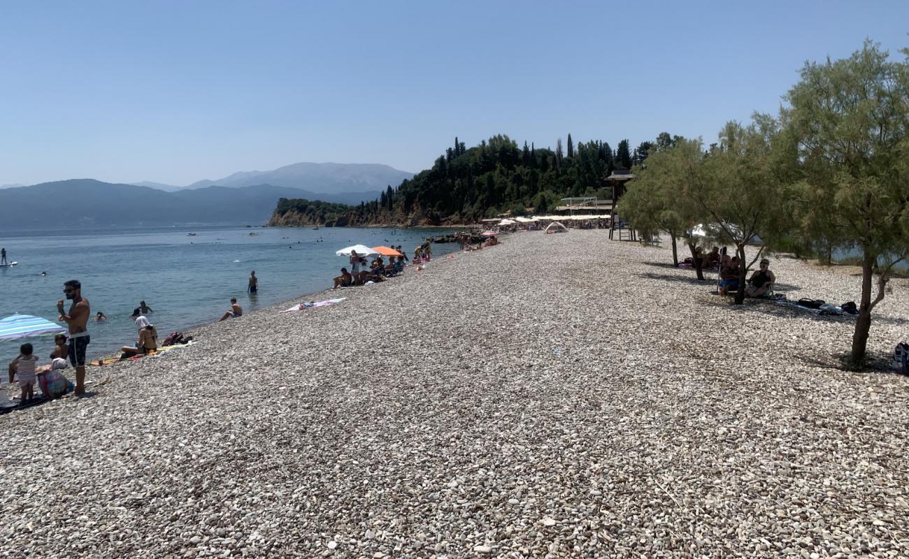 Photo de Blue lake beach avec caillou fin gris de surface