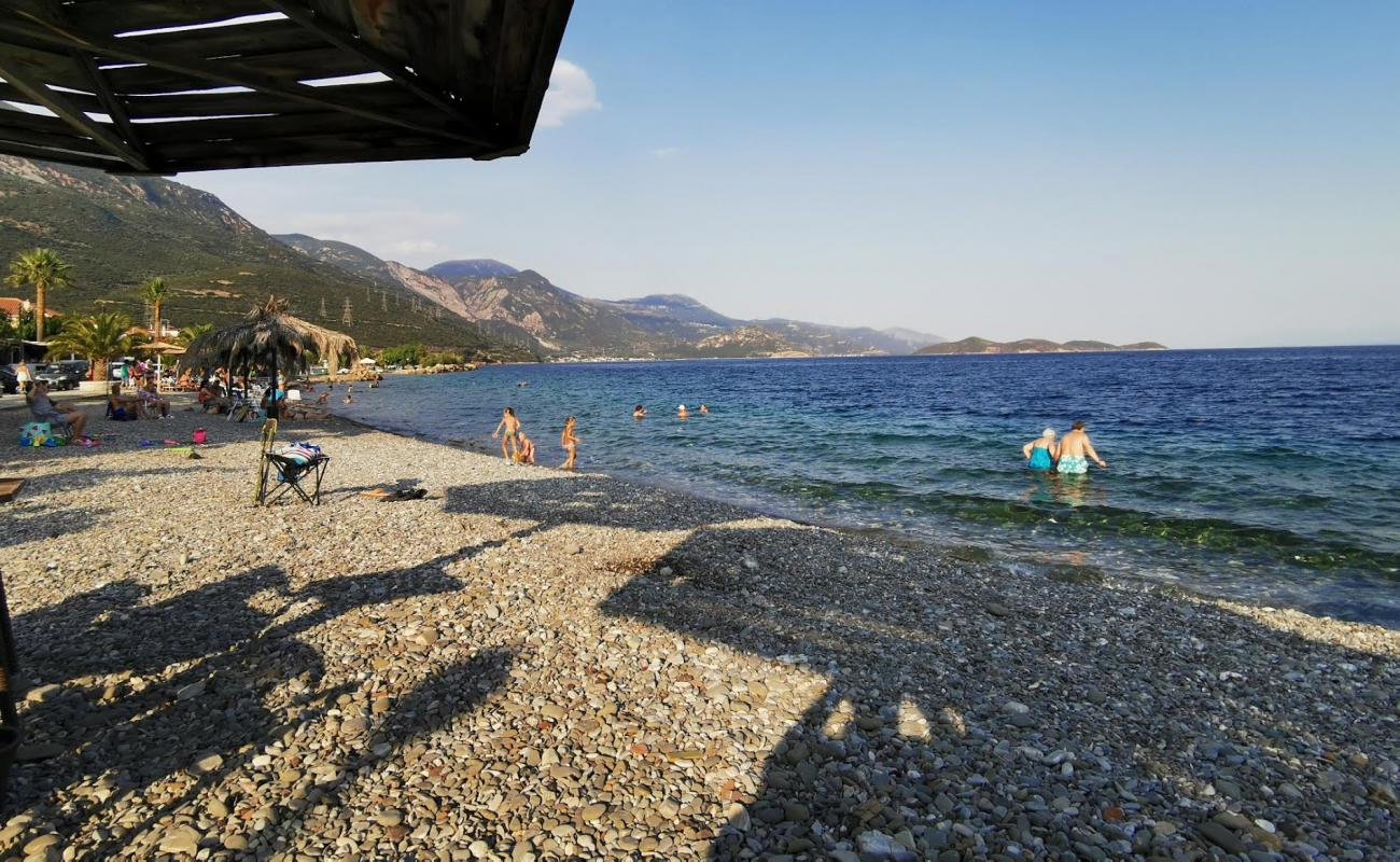 Photo de Marathias village beach avec caillou fin clair de surface