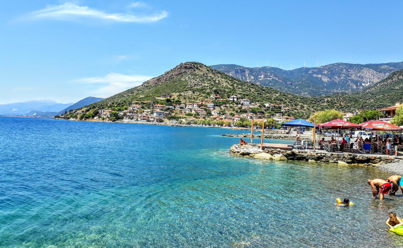 Photo de Chania beach avec caillou fin clair de surface