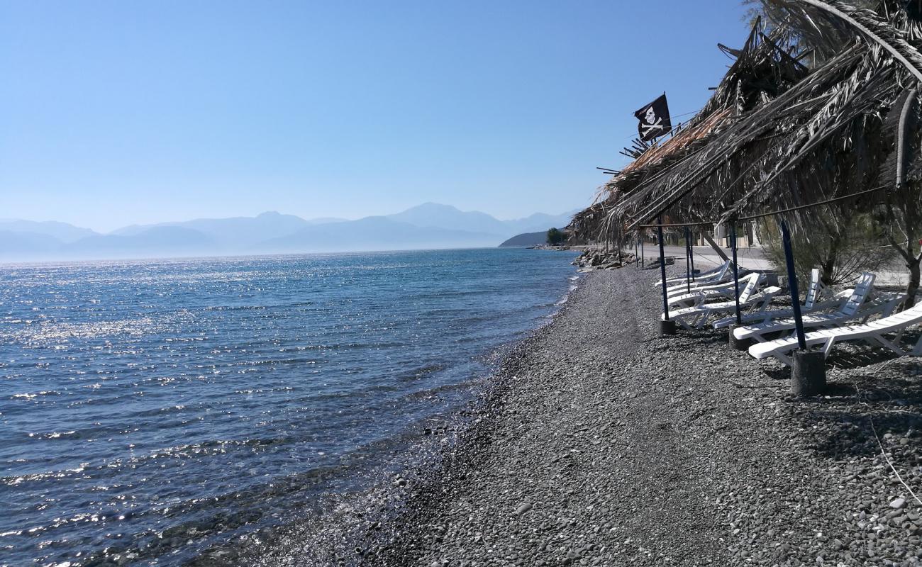 Photo de Tolofonas beach avec caillou fin gris de surface