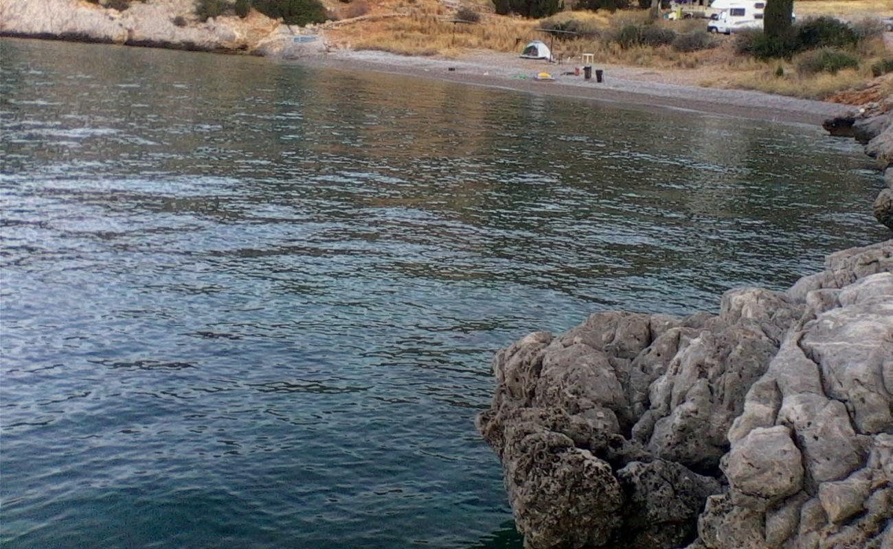 Photo de Mokas Beach avec petits galets beige de surface