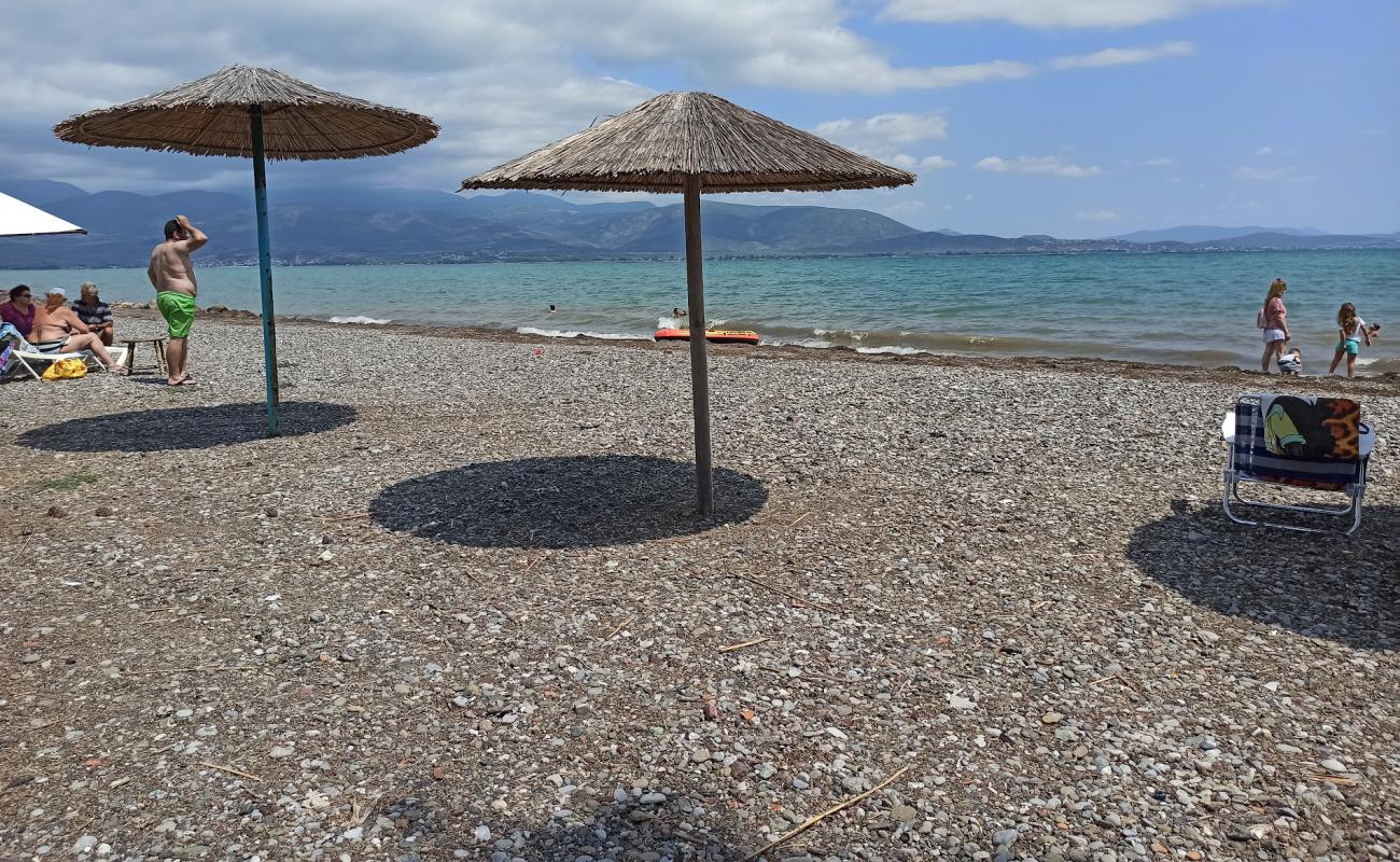 Photo de St.Seraphim beach avec sable noir & galets de surface
