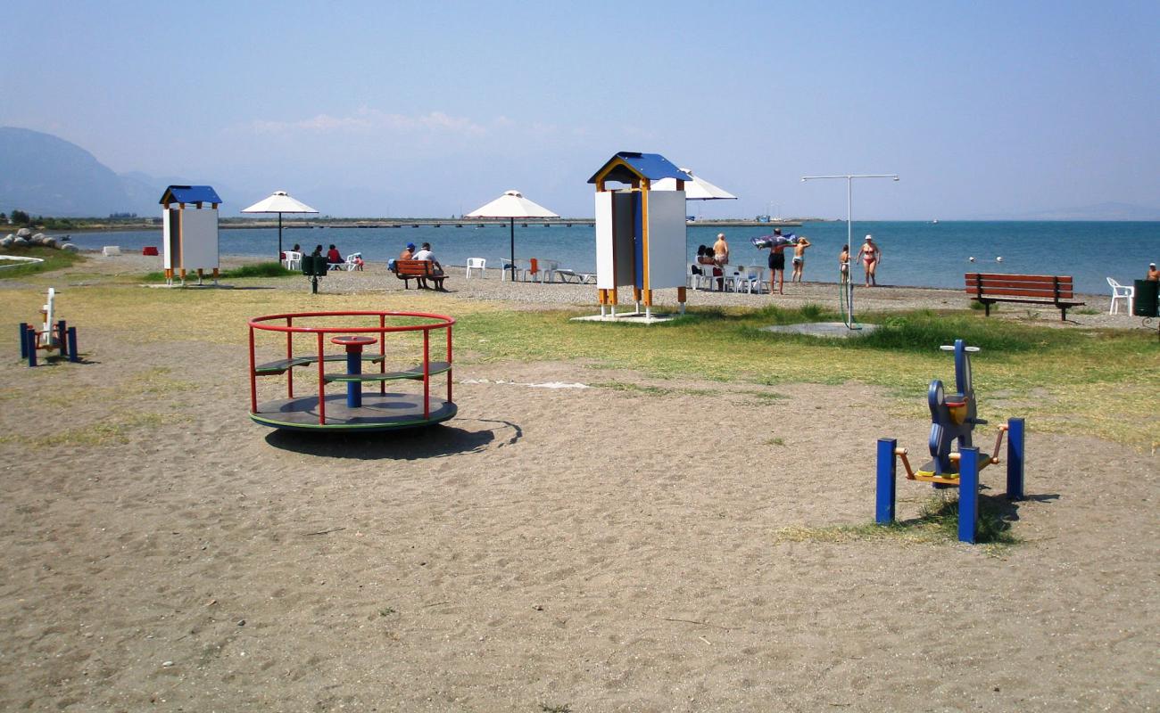 Photo de Molos beach avec sable gris avec caillou de surface