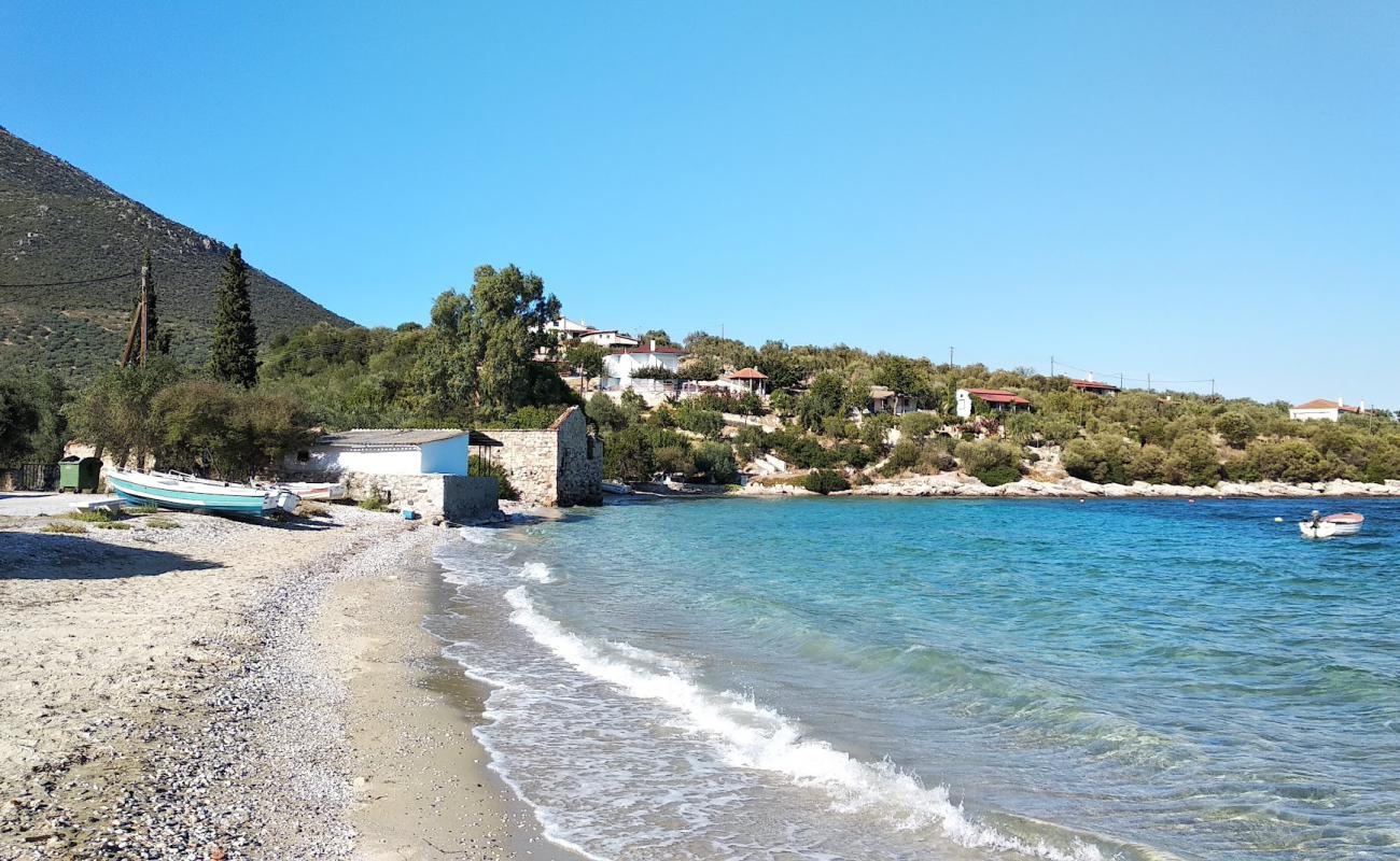 Photo de Lantern beach avec caillou fin blanc de surface