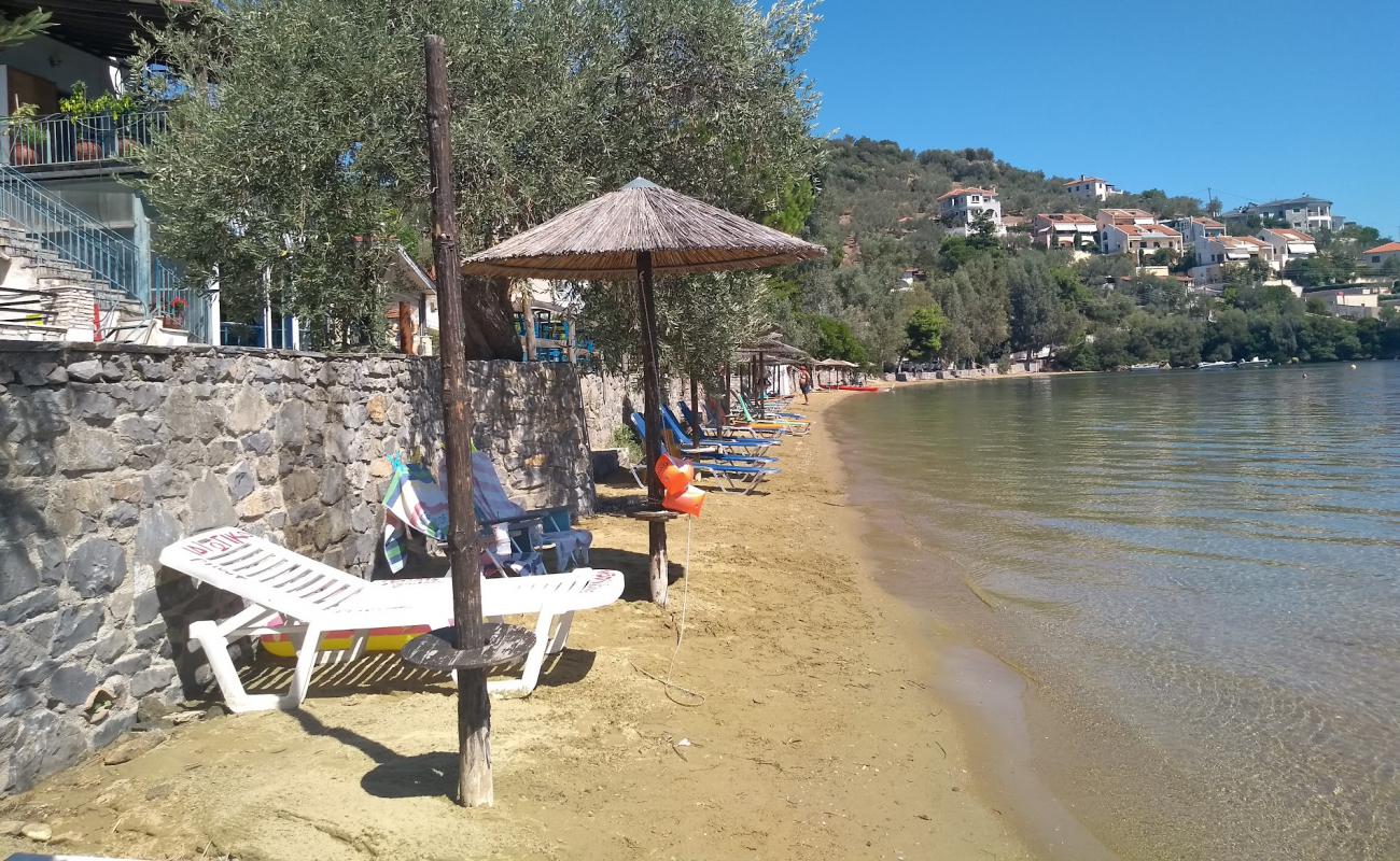 Photo de Pigadi beach avec sable beige de surface