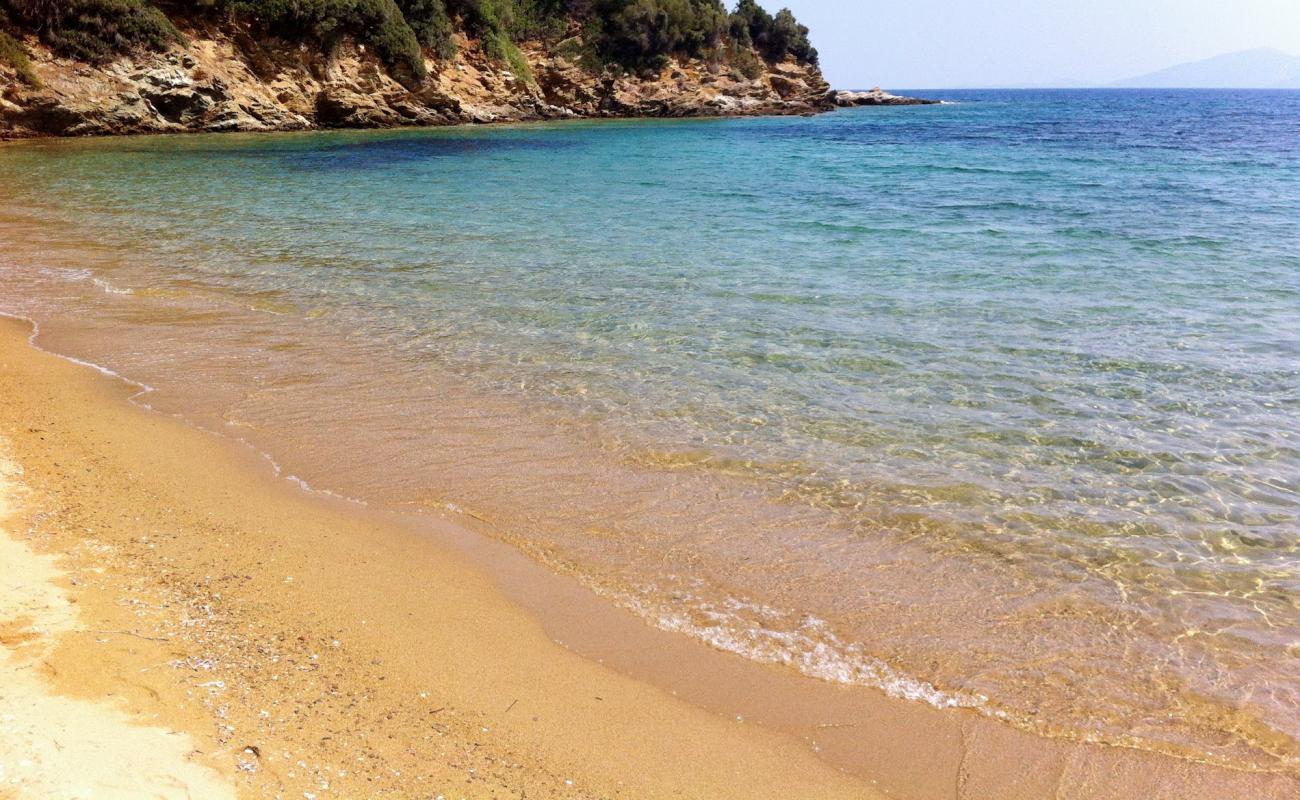 Photo de Ag.Marina secret beach avec sable lumineux de surface