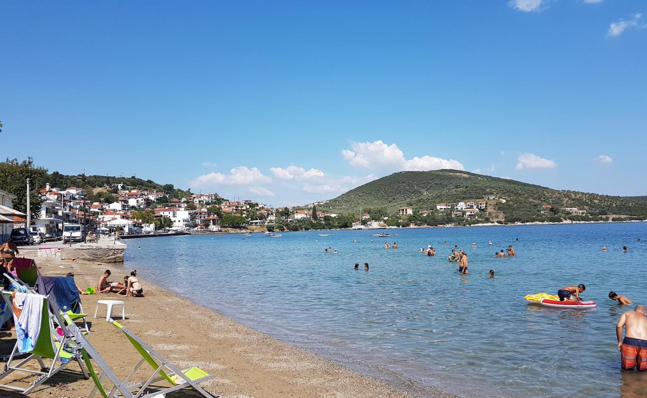 Photo de Amaliapolis beach avec sable brun de surface