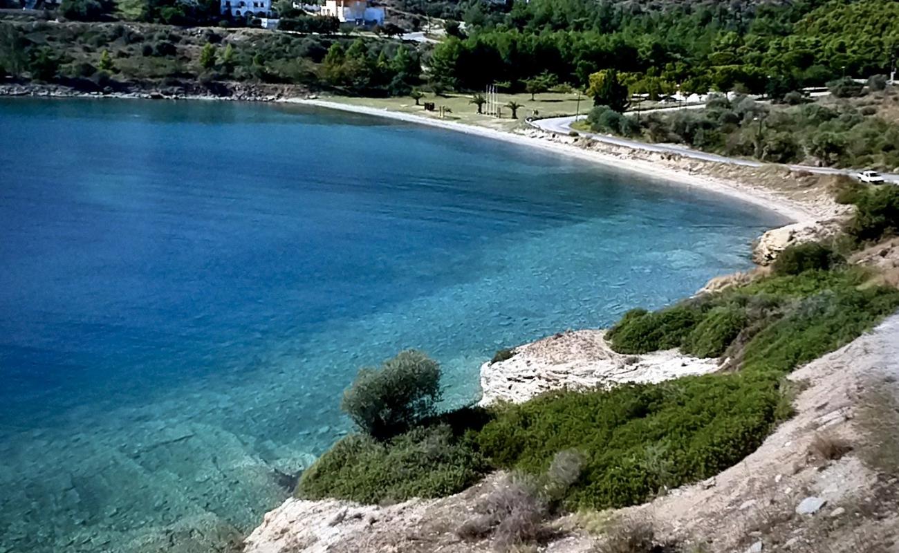 Photo de Soros 2 beach avec sable noir avec caillou de surface