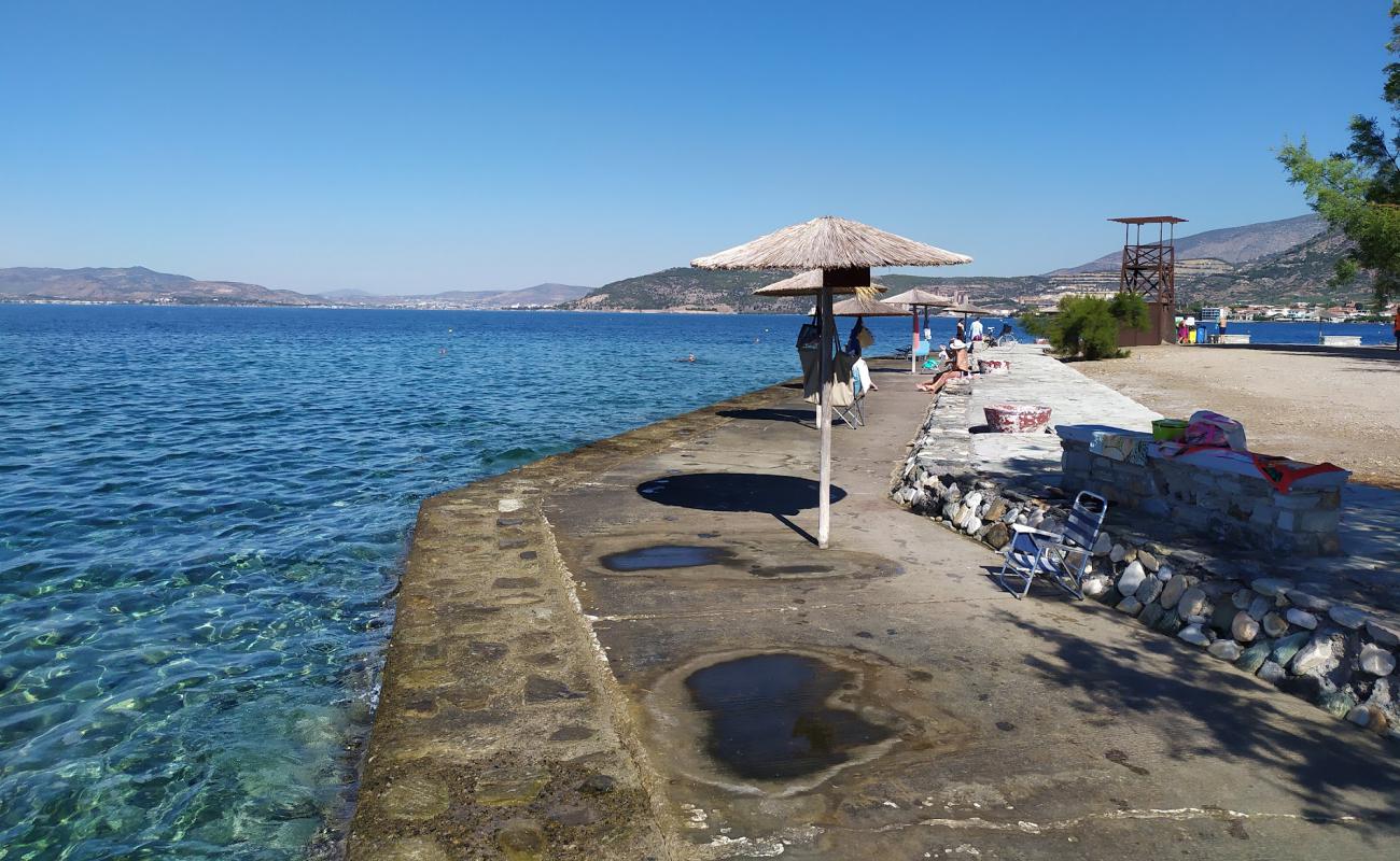 Photo de Soutrali beach avec surface béton pavée de surface