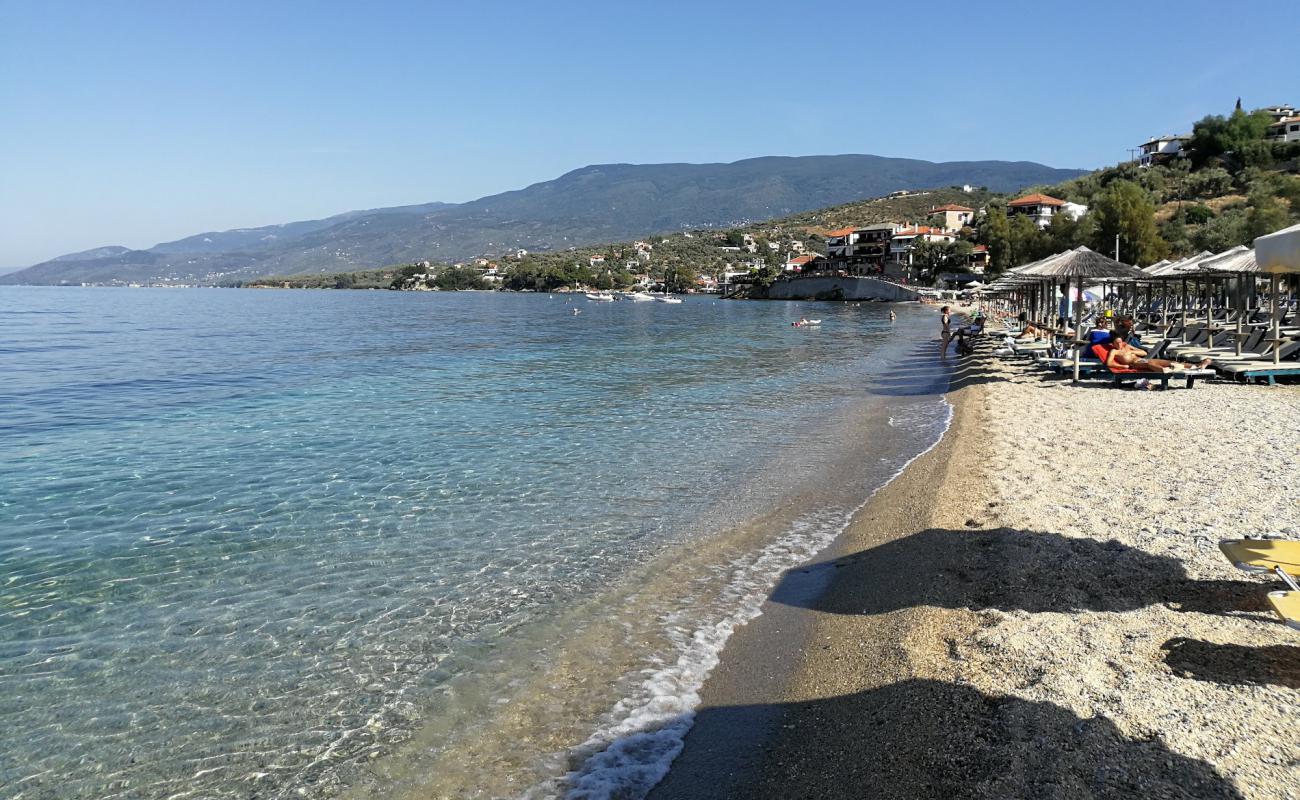 Photo de Ampovos beach avec petits galets bruns de surface
