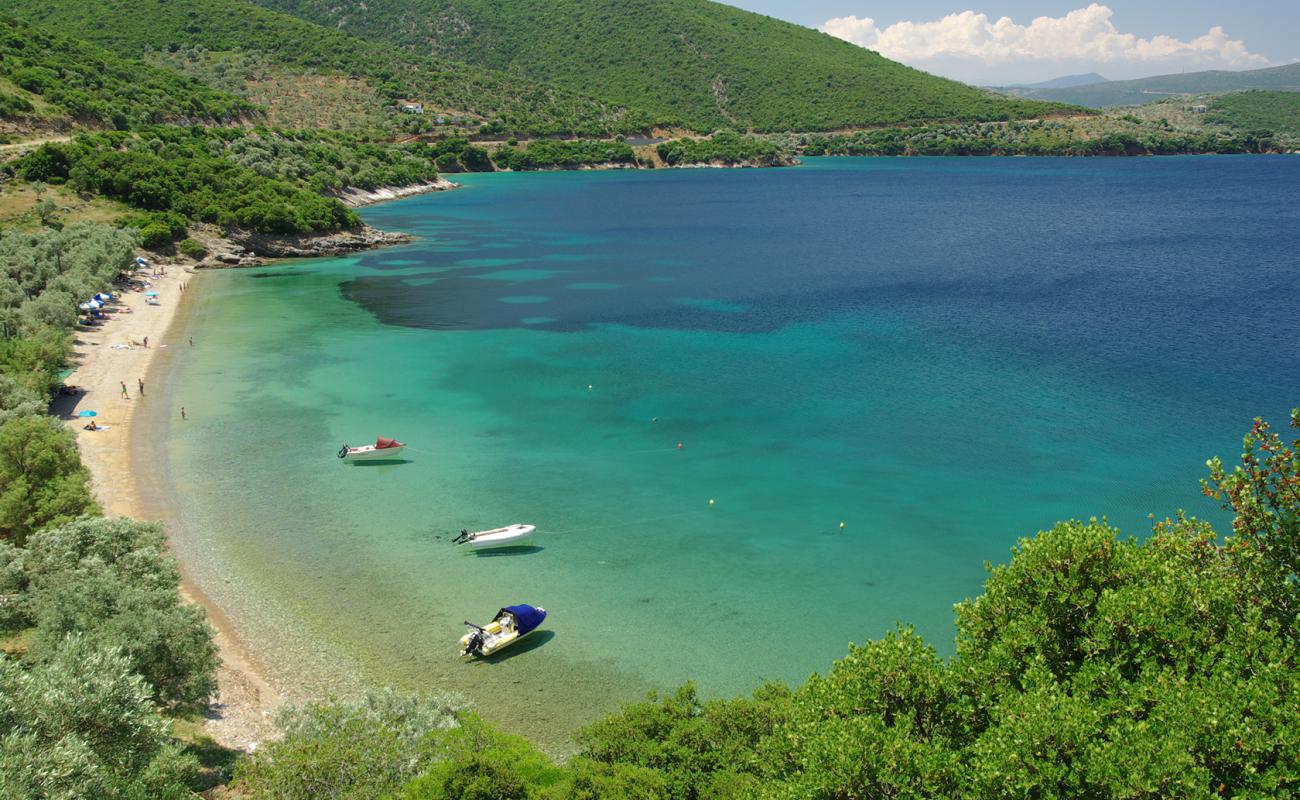 Photo de Vathia beach avec caillou clair de surface