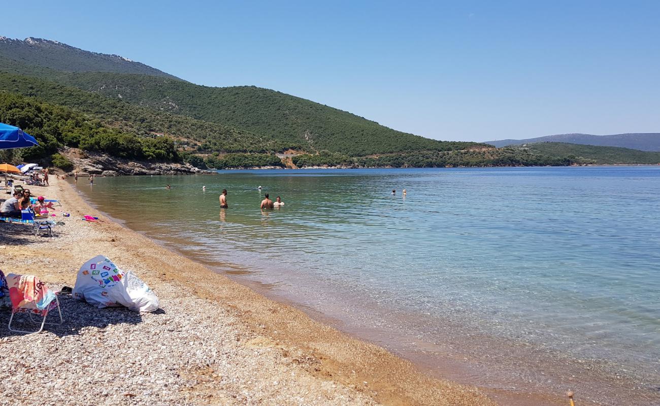 Photo de Marathias 3rd beach avec petits galets bruns de surface