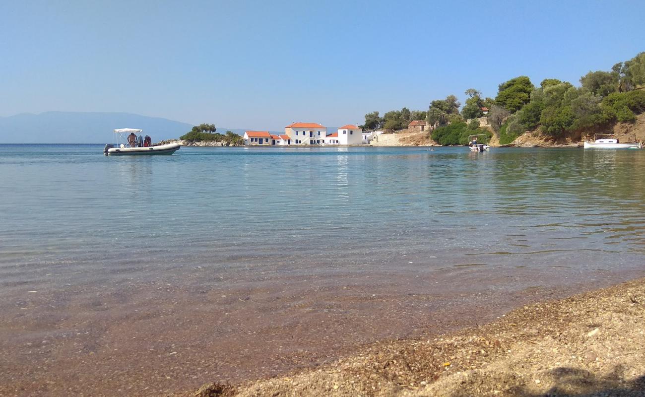 Photo de Avra beach avec petits galets bruns de surface