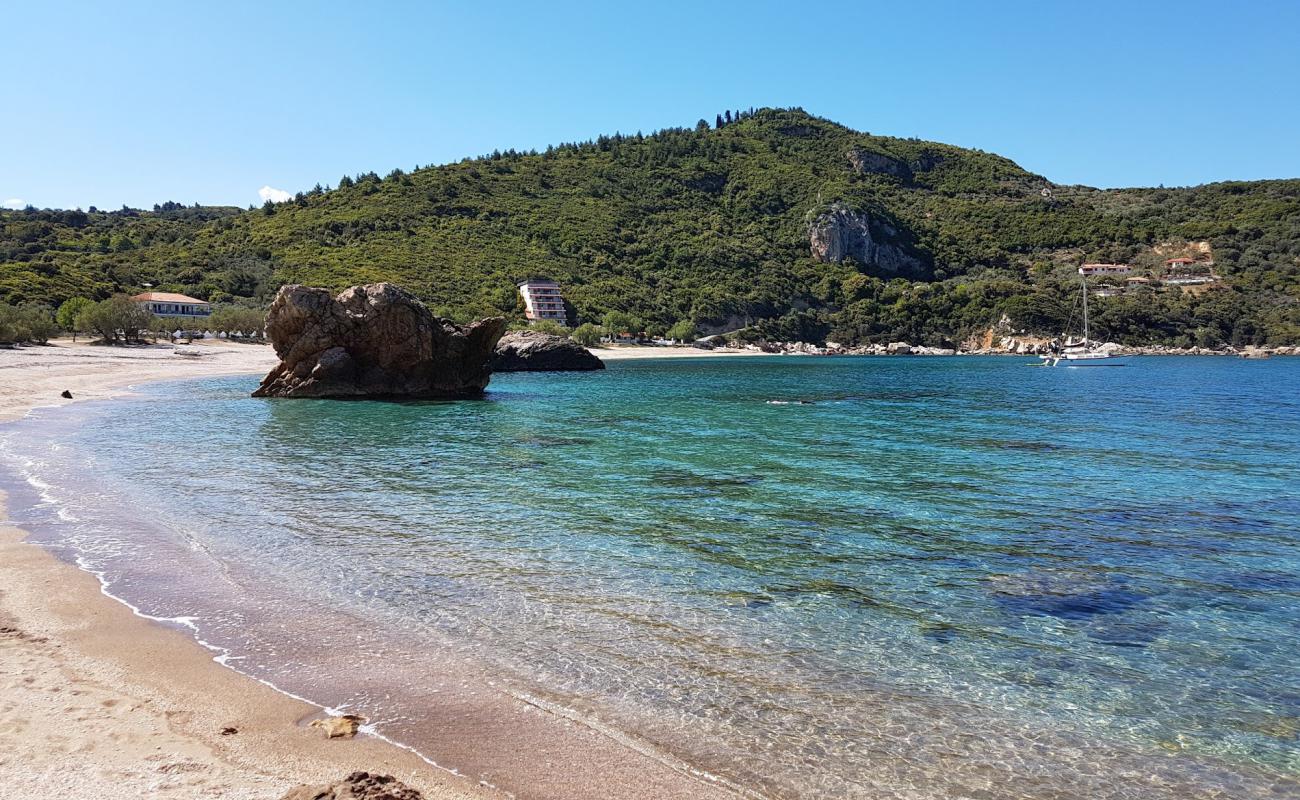 Photo de Palsi beach avec petits galets beige de surface