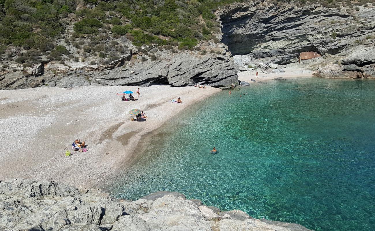 Photo de Potoki Beach avec petits galets beige de surface