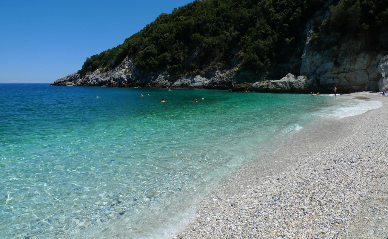 Photo de Limnionas beach avec caillou fin blanc de surface