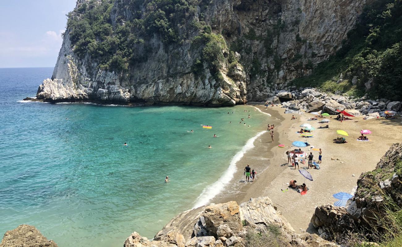 Photo de Fakistra beach avec petits galets blancs de surface