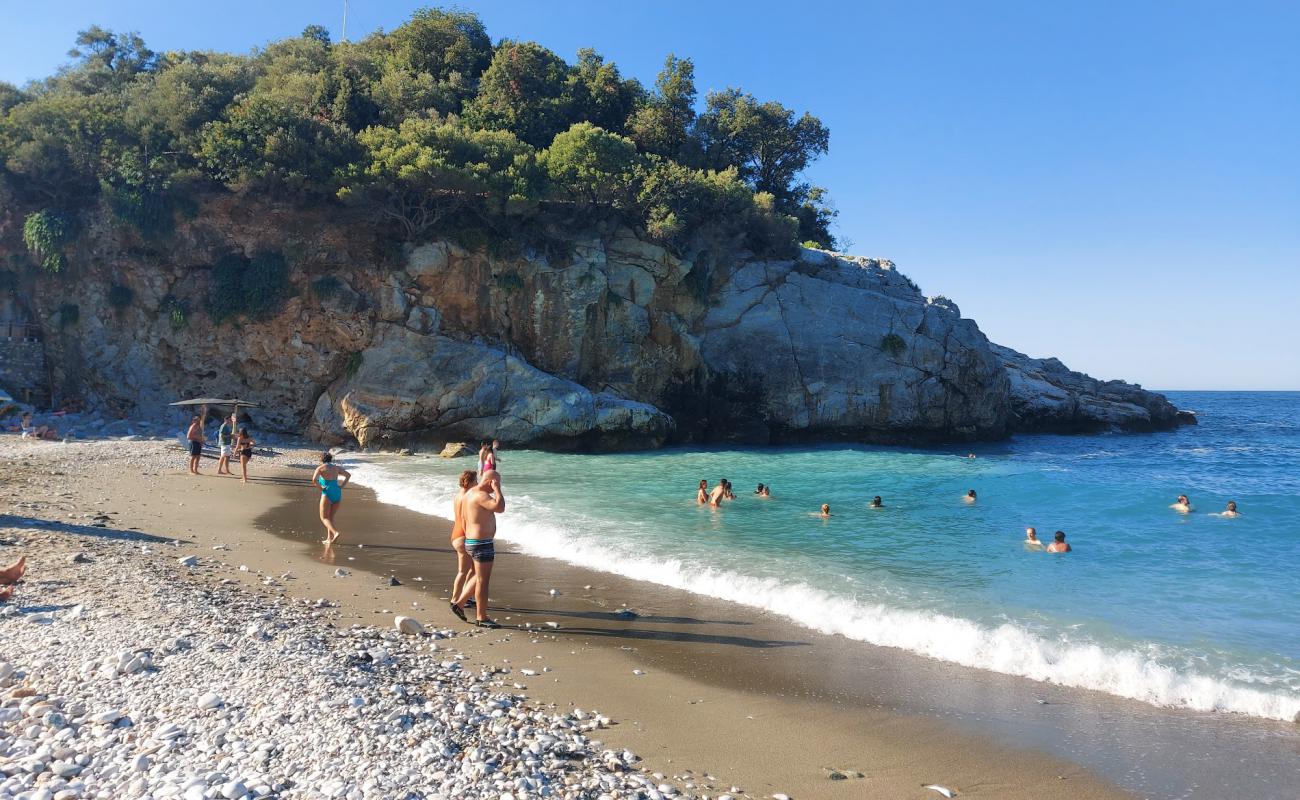 Photo de Damouchari beach avec sable blanc avec caillou de surface