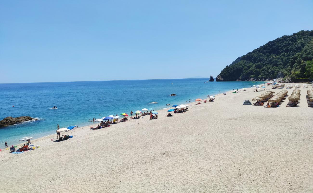 Photo de Agii Saranta beach avec sable beige de surface