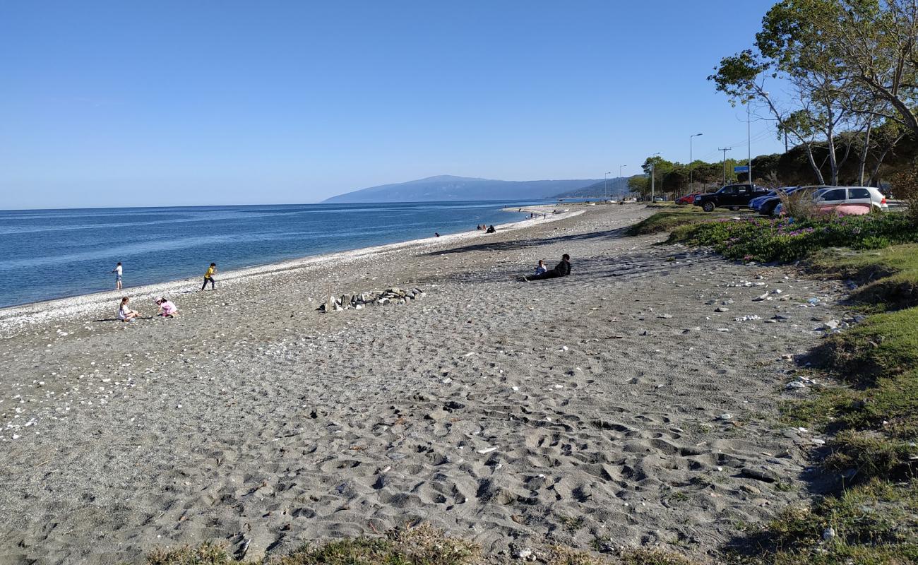 Photo de Velika beach avec sable clair avec caillou de surface