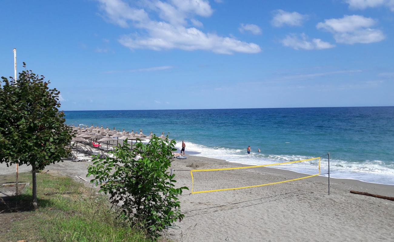 Photo de Koutsoupia main beach avec caillou fin clair de surface