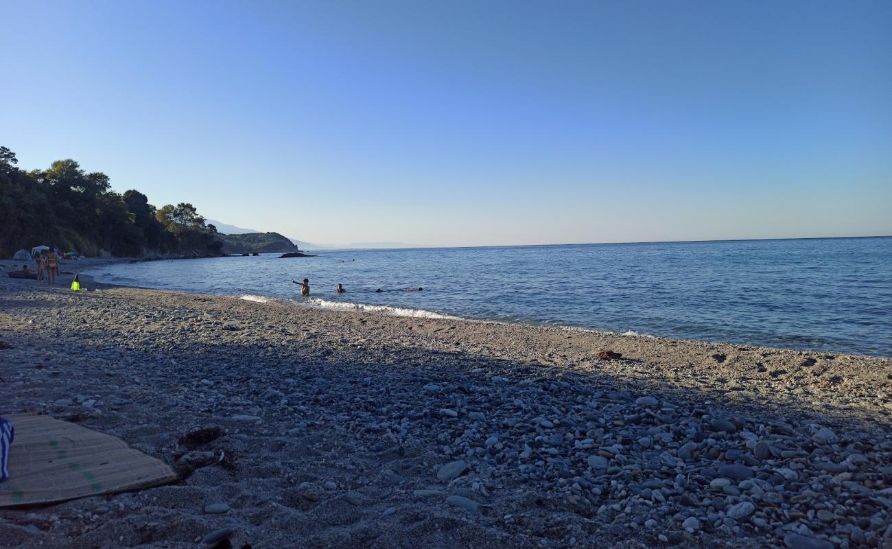 Photo de Platia Ammos wild beach avec sable clair avec caillou de surface