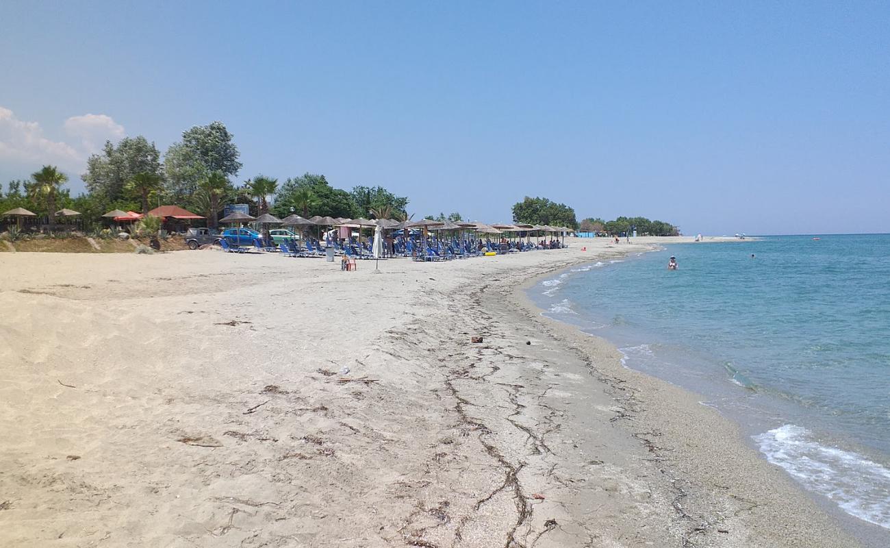 Photo de Koulouras beach avec sable lumineux de surface