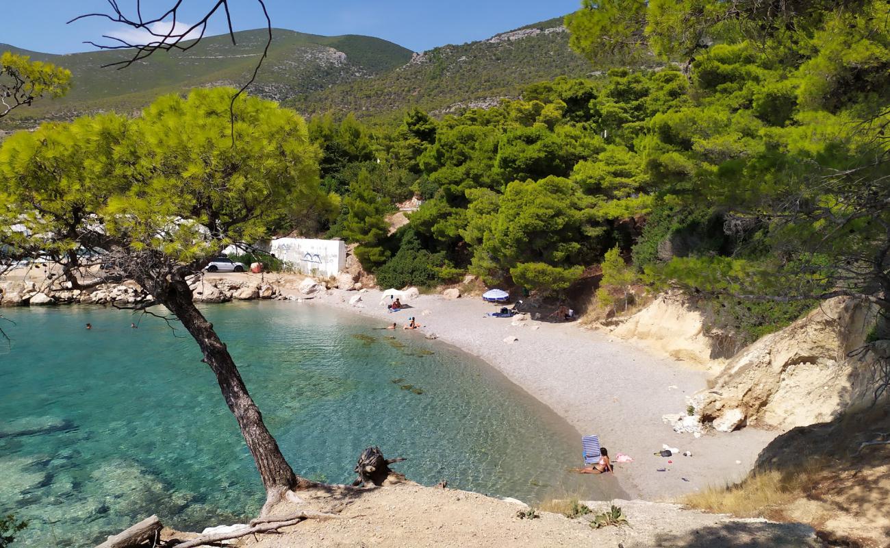 Photo de Prosili beach avec petits galets beige de surface