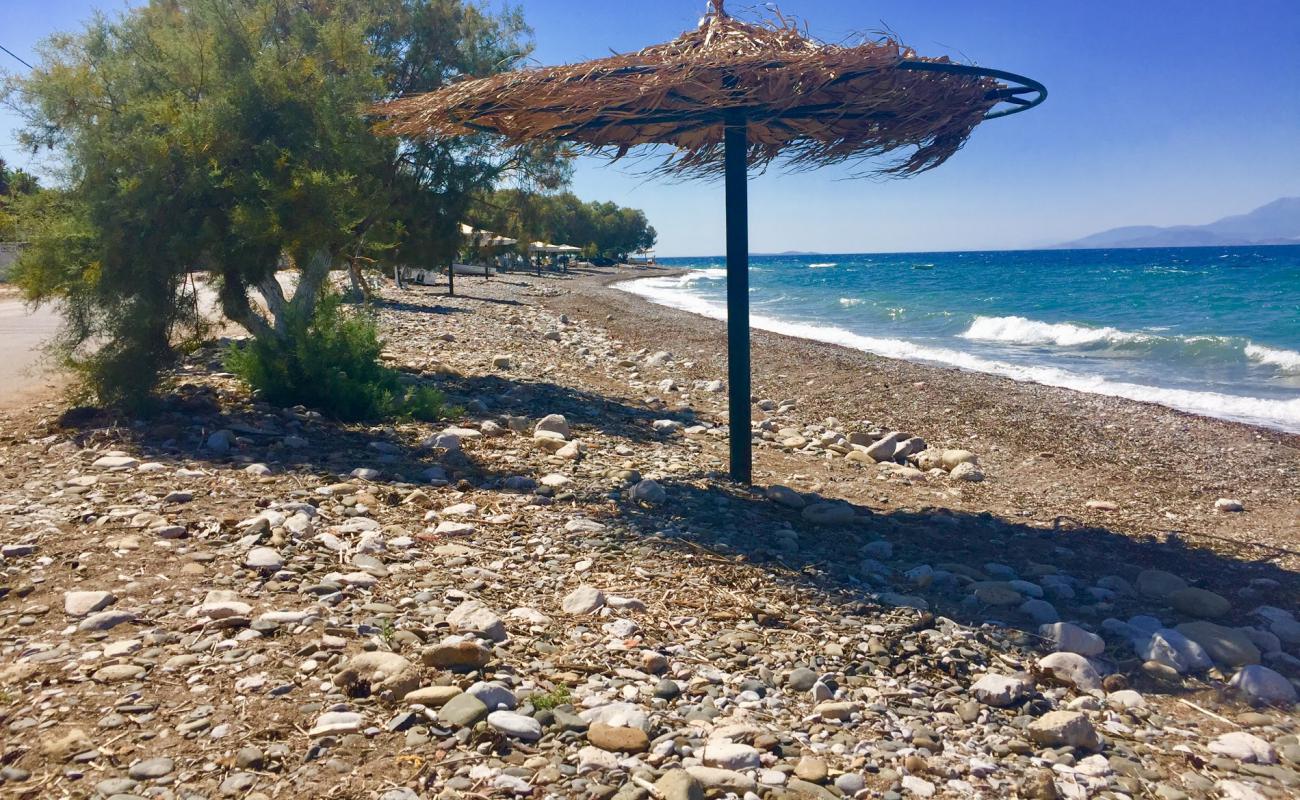 Photo de Egirousa beach avec caillou gris de surface