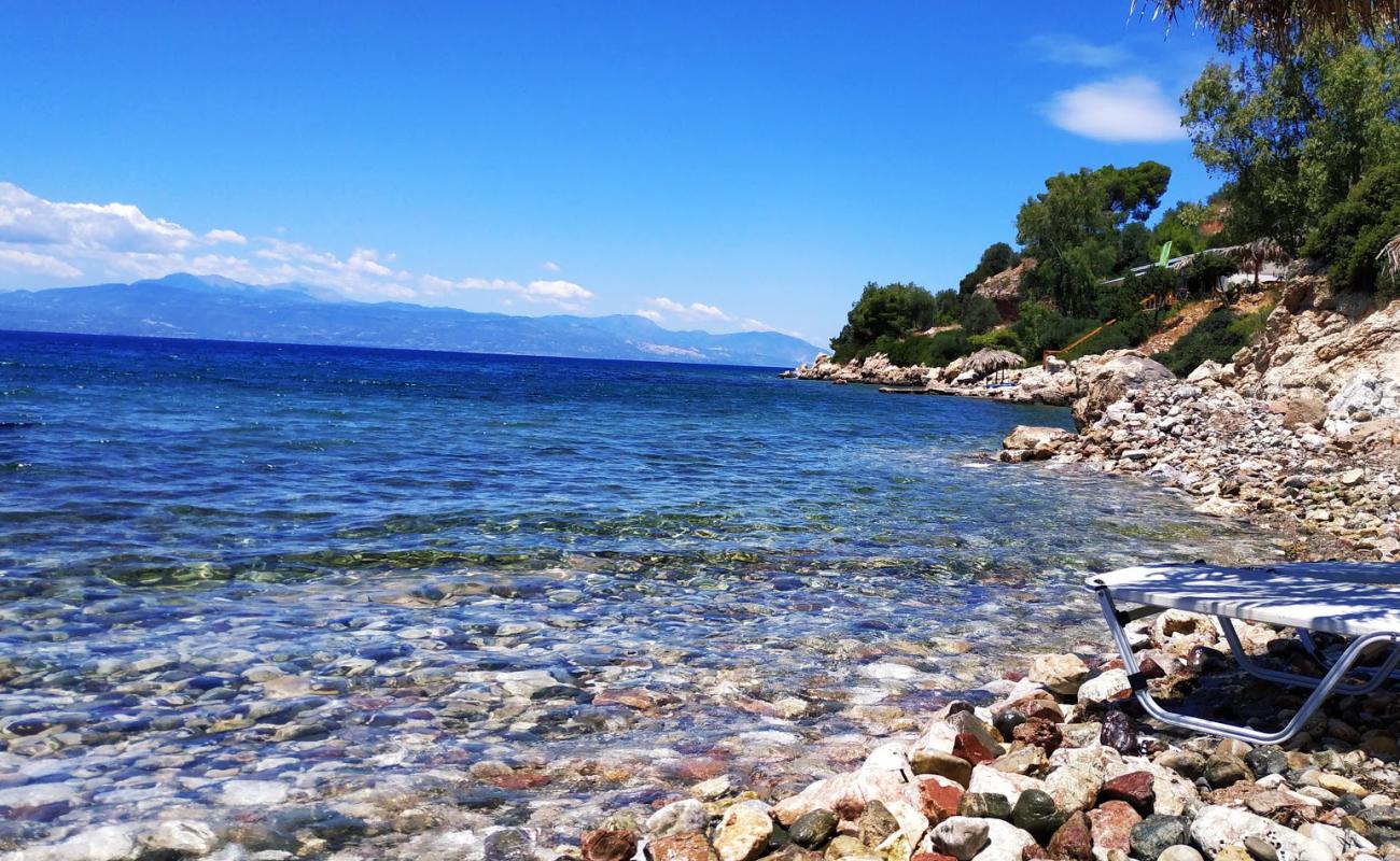 Photo de Loutraki-Perachora road beach 2 avec caillou gris de surface