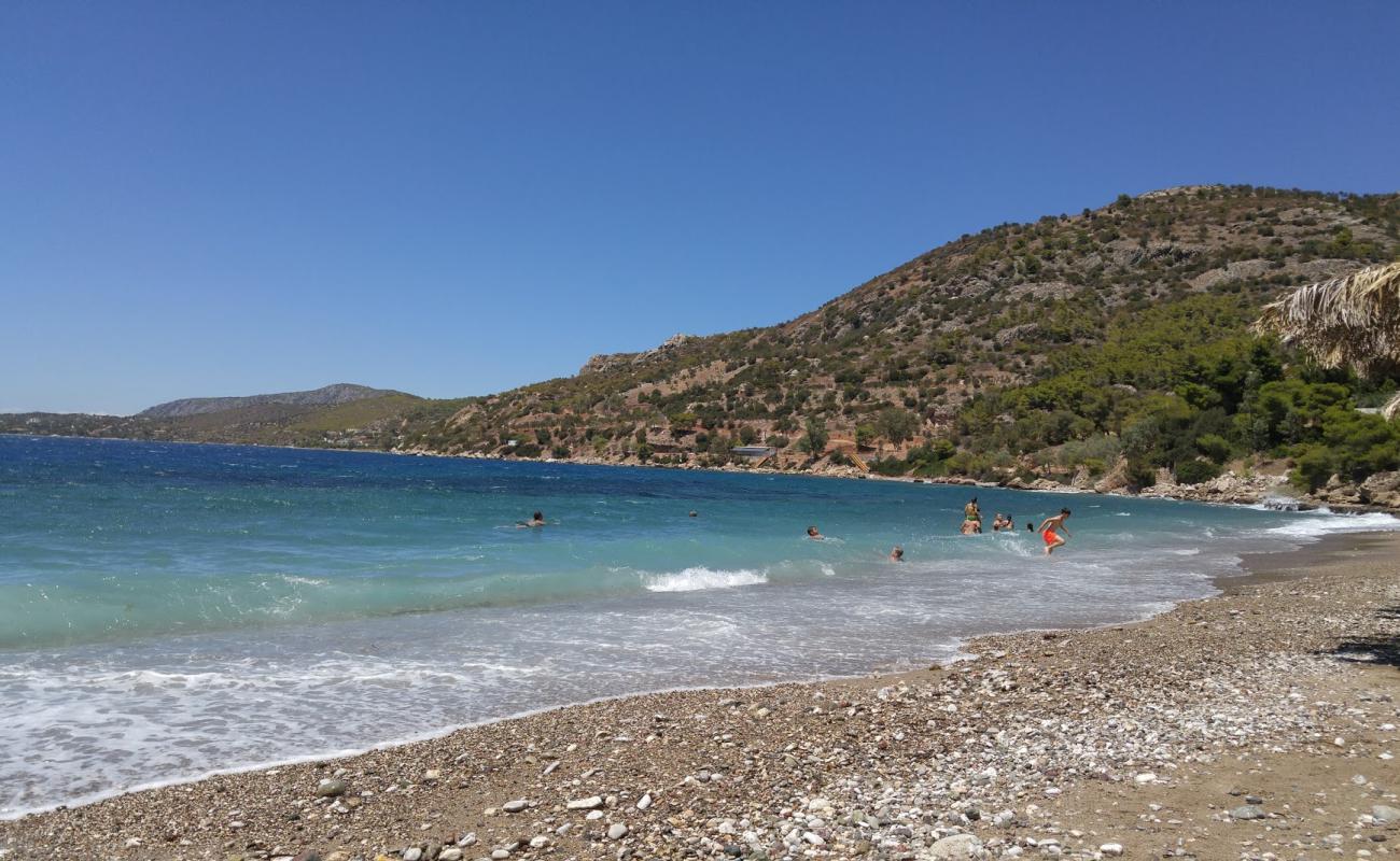 Photo de Flampouro beach avec sable noir avec caillou de surface