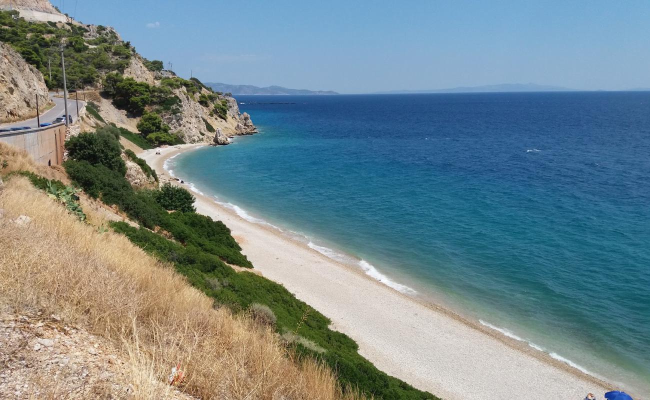 Photo de Kakias beach avec caillou fin clair de surface