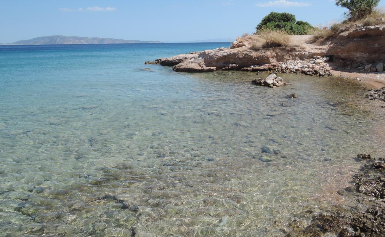 Photo de Vardaris 2nd beach avec caillou fin clair de surface