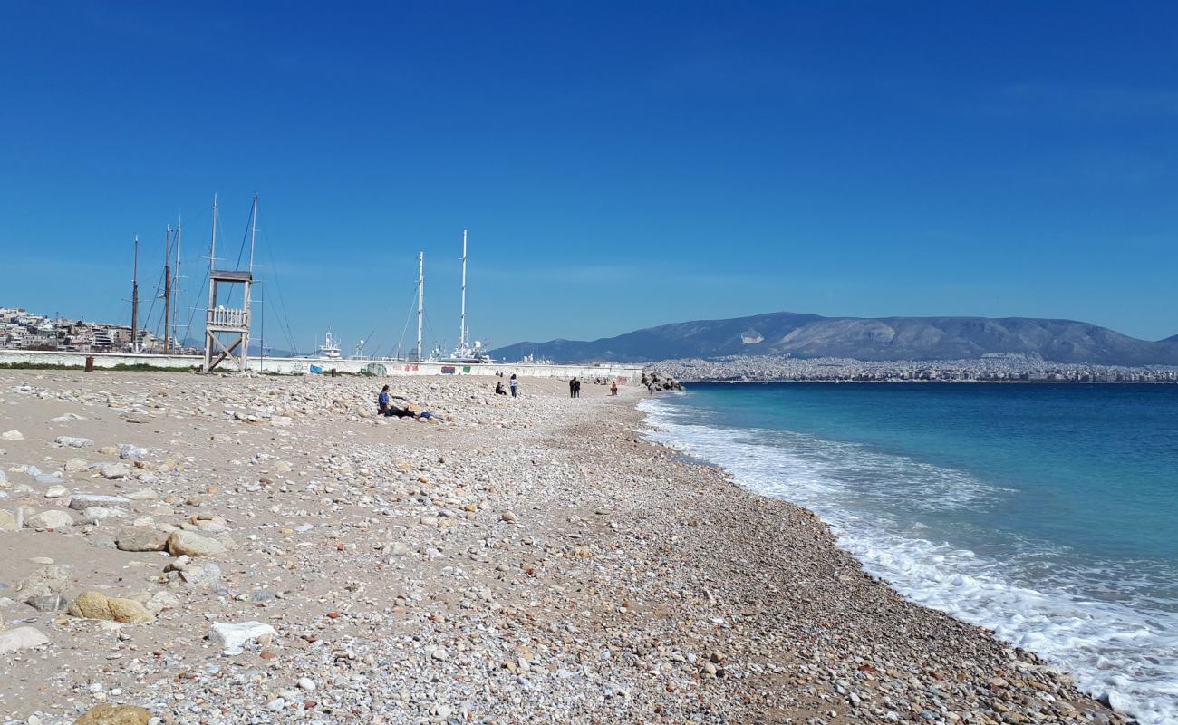 Photo de Beach Freatida avec sable gris avec roches de surface