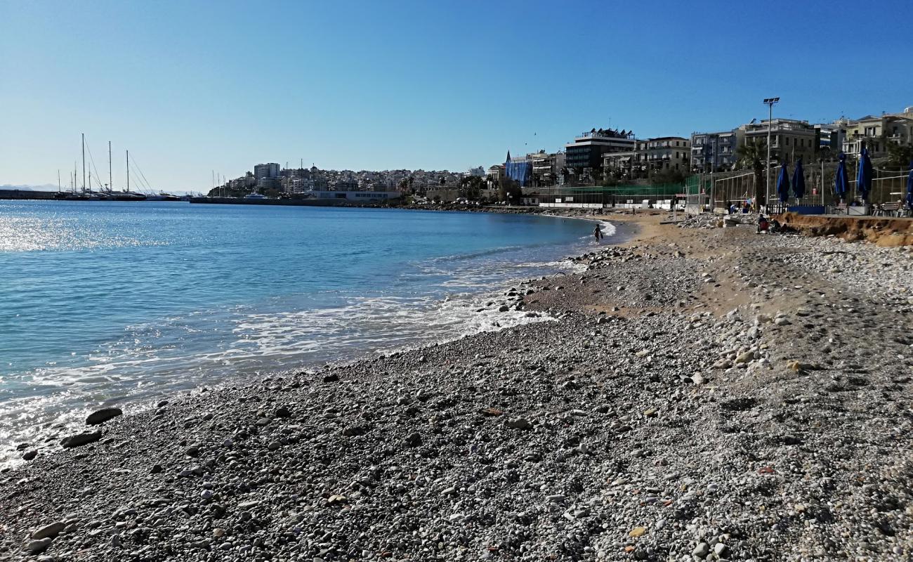 Photo de Votsalakia beach avec sable noir avec caillou de surface