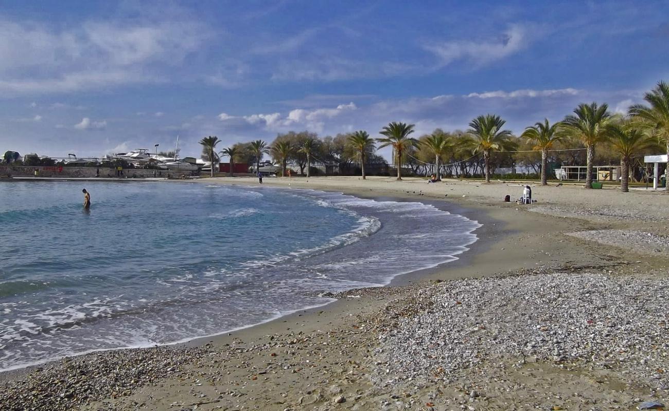 Photo de Agios Kosmas II avec sable brun de surface