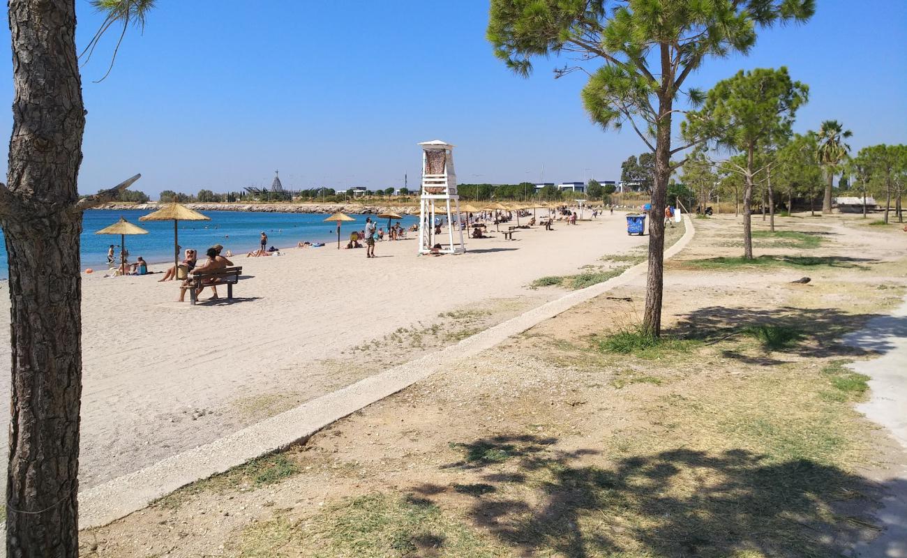 Photo de Glyfada Beach avec sable noir & galets de surface
