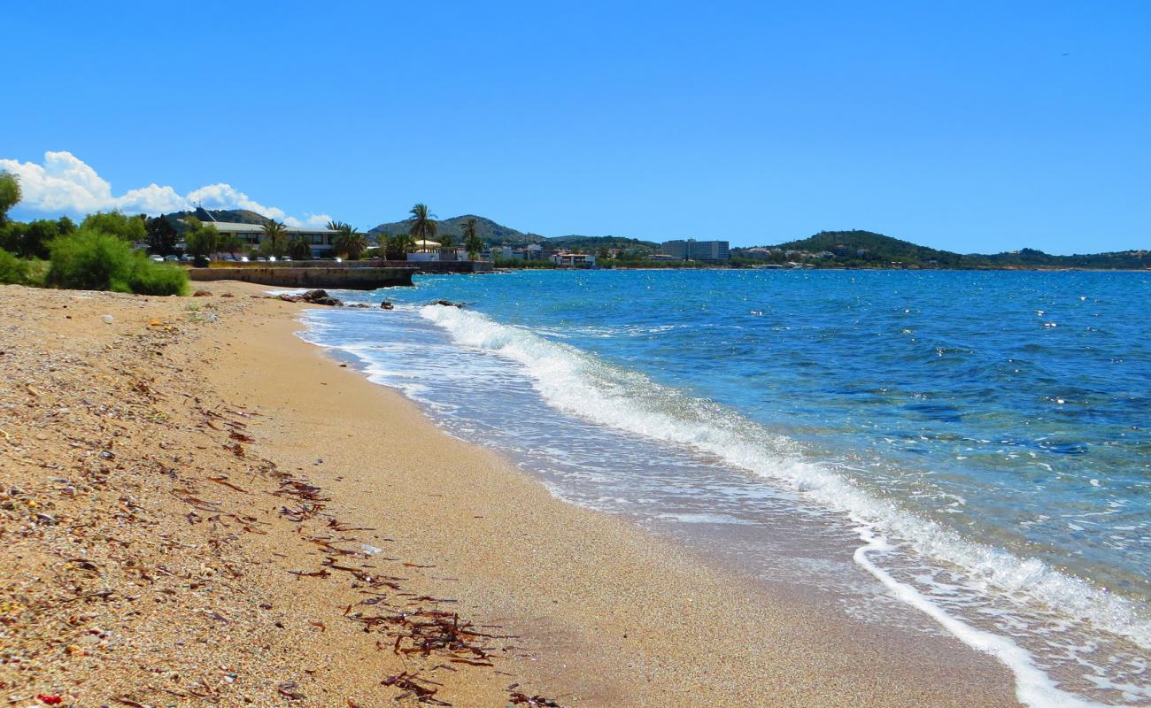 Photo de Galini beach avec sable noir avec caillou de surface