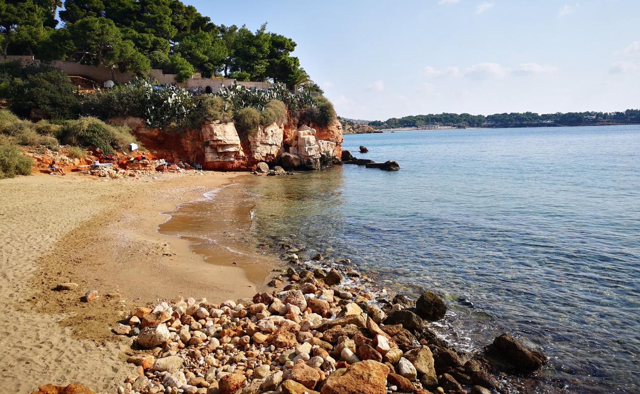 Photo de Thespidos beach avec sable brun de surface