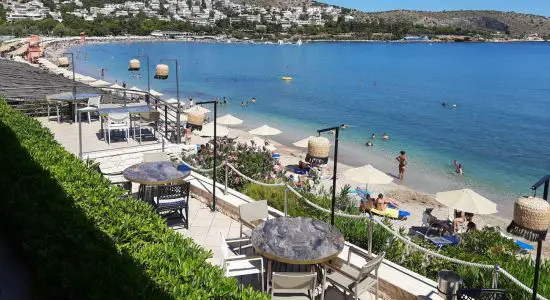 Akti Vouliagmenis beach